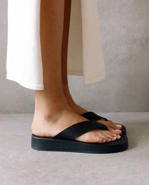 Alohas black platform sandals